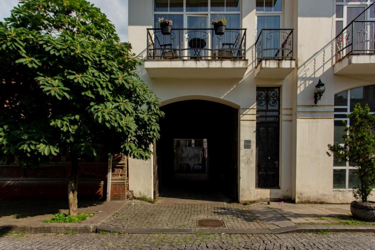 Apartments In The Historical Center Of Batumi, Near The Seaside Park Bagian luar foto