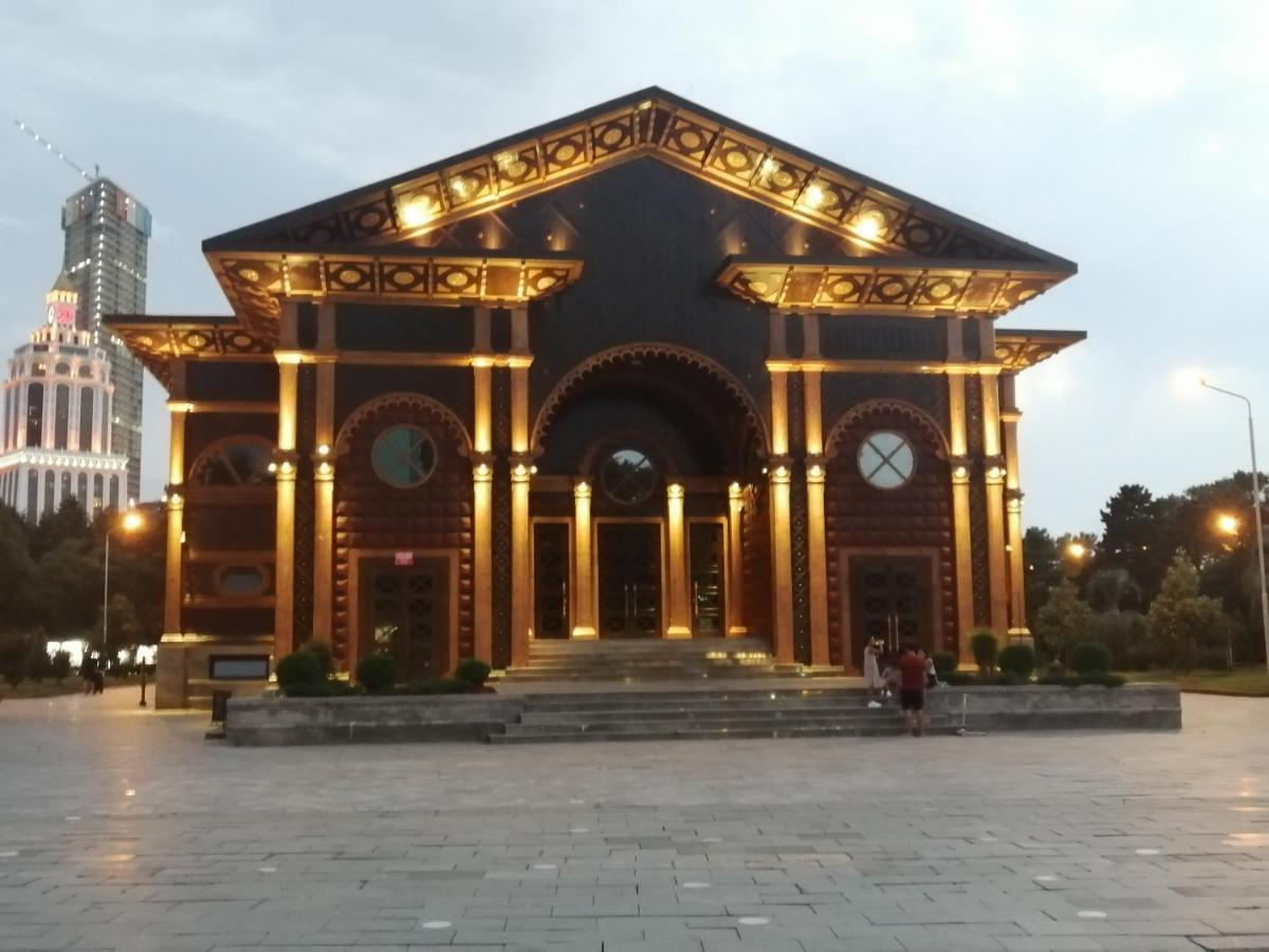 Apartments In The Historical Center Of Batumi, Near The Seaside Park Bagian luar foto